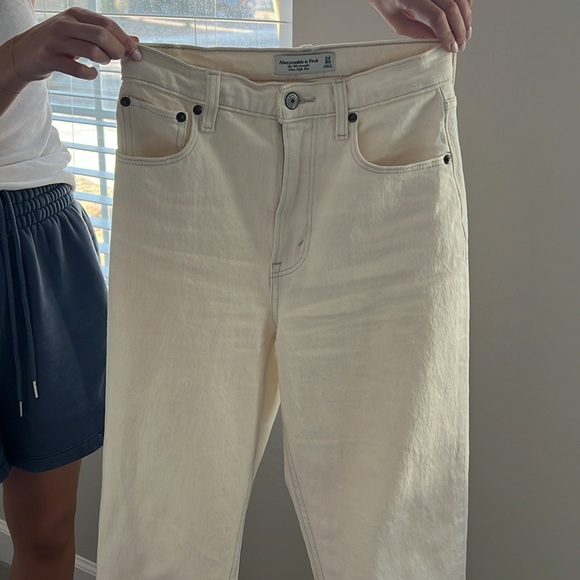 Abercrombie Ultra High Rise 90s Straight Jean in Stone - Picture 8 of 12